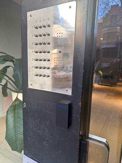 Instalación de sistema AIRA en edificio residencial 7