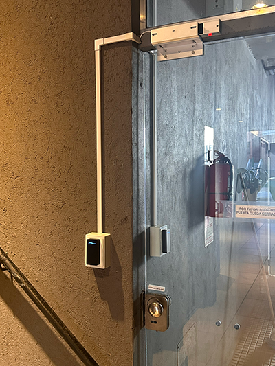 Instalación de sistema AIRA en edificio residencial 8